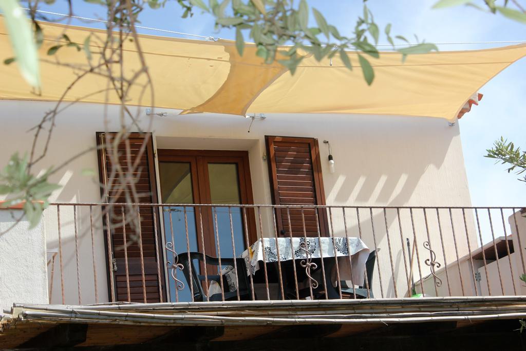 Oleandro Lotzorai Exterior foto